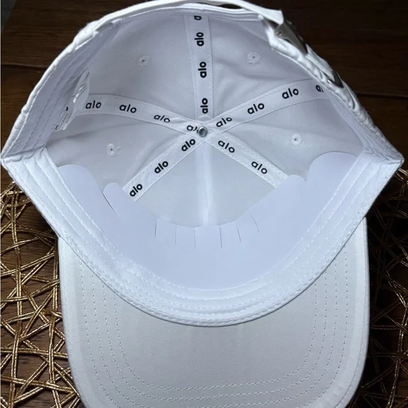 ALO Yoga White Cap - Picture 5 of 8
